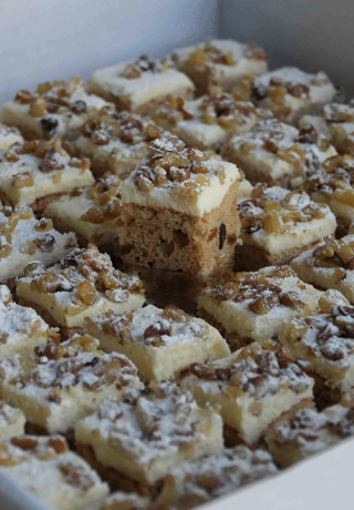 Petit four Carrot  cake