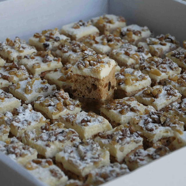 Petit four Carrot  cake