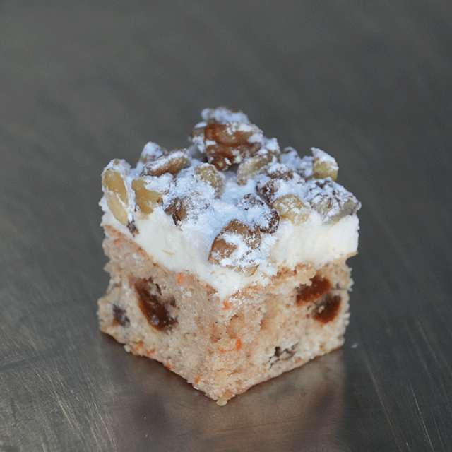 Petit four Carrot  cake