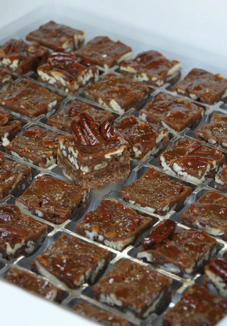 Petit four pecan caramel