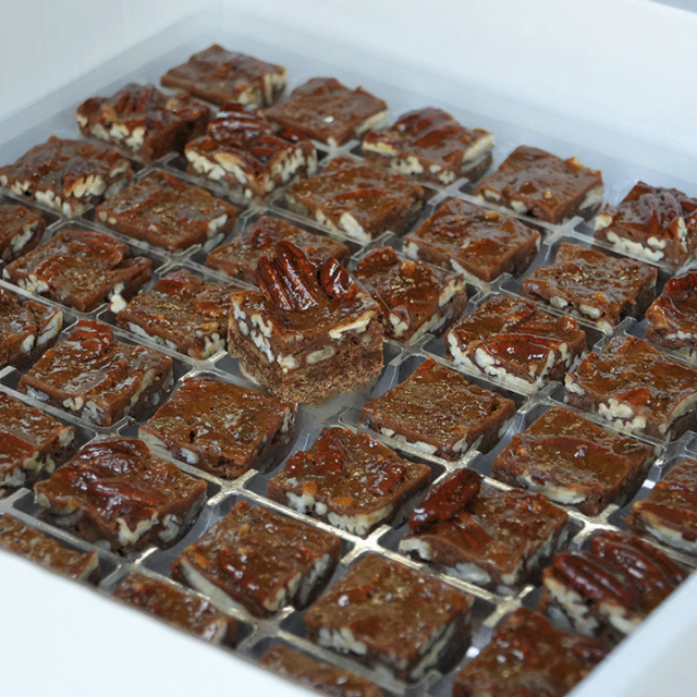 Petit four pecan caramel