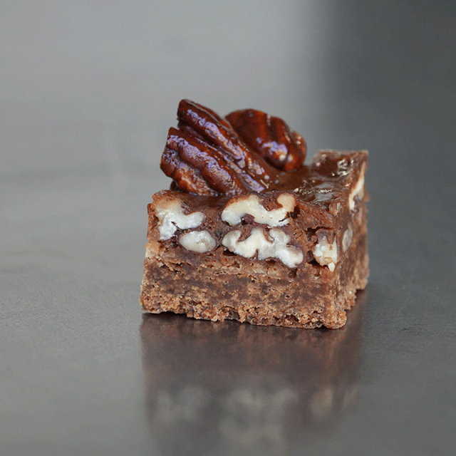 Petit four pecan caramel