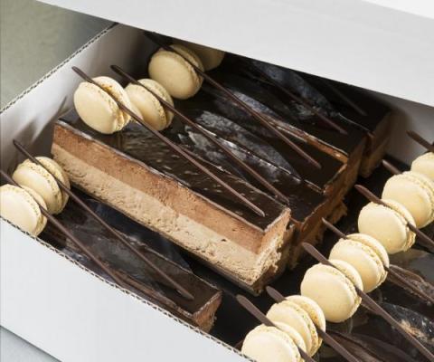 IJsdessert duo chocolade met macaron
